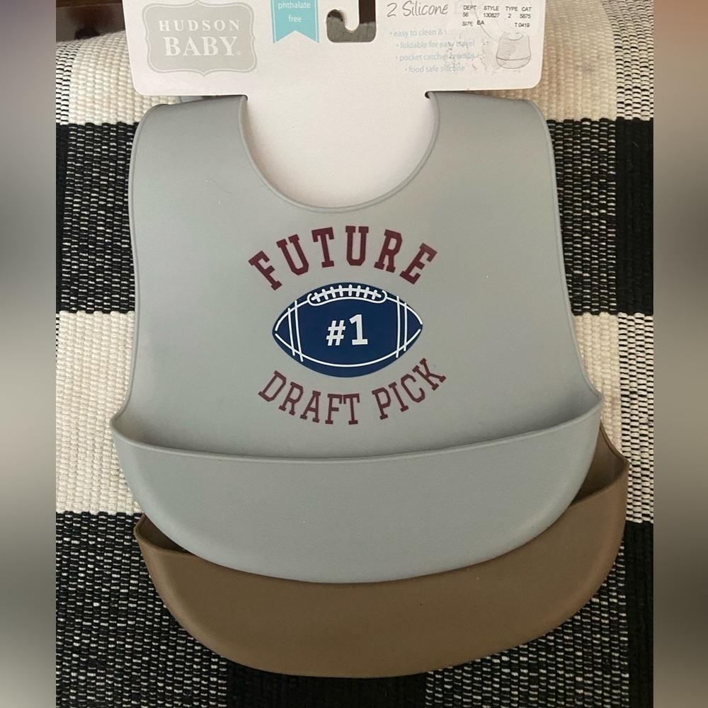 Hudson Baby Unisex Baby Silicone Bibs Football Size